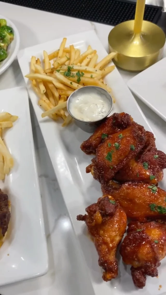 Cancel your &lsquo;where should we eat?&rsquo; debate and visit The Range Kitchen + Bar! 🍽️✨Located in @homewoodsuites.santamaria, they're serving up something special for Restaurant Month &mdash; buy one, get one 50% off the entire menu. Good food, good company, and an offer that makes the whole table happy. Get there before it's gone - deal runs through February 13!